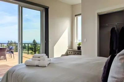 Image de Vineyard Stay at Bryn Mawr the “Right Amount of Everything”