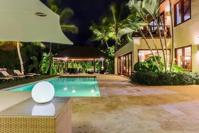 Image de Caribbean style villa w/ golf view + service staff