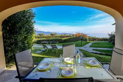 Felicity: with lake view and pool