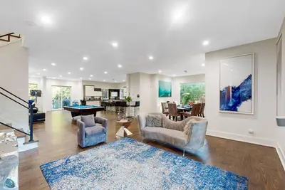 Image de Buckhead 3-Story Modern Home