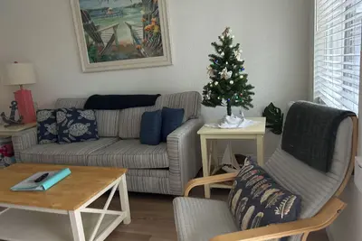 Image de New Listing! 400 feet to the beach, Heated pool, Newly remodeled walk to shops