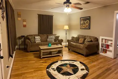 Image de Cozy Downtown Home