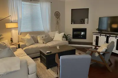 Image de Townhome away from home! Near downtown Chandler/Gilbert. Heated pool and jacuzzi