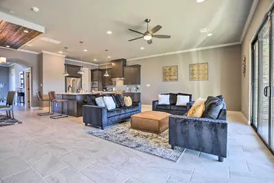 Image de Modern Lake Conroe Escape w/ Grill & Boat Slip!