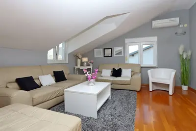 Image de Appartement de trois chambres avec la terrasse et la vue sur le mer Pag (A-6412-d)