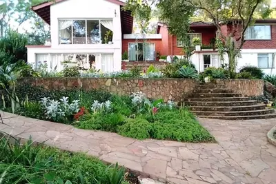 Image de Luxury 4 bed Hilltop Glen Lorne home