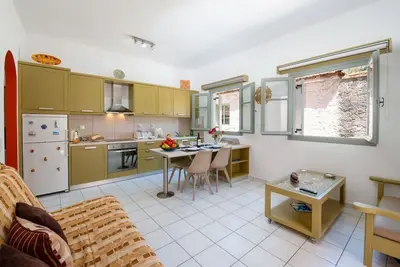 Dora Ii Studio - Simple, sweet getaway