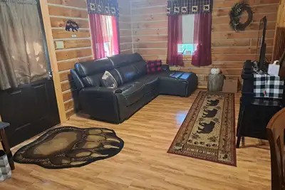 Image de Cardinal Cabin with Hot tub, Wifi, Dish, park pass