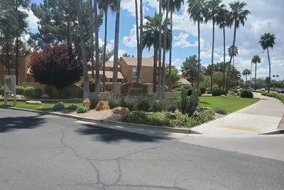 Image de Resort style ground level condo in excellent Scottsdale location off  101 fwy.