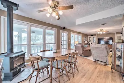 Image de Lake Livingston Hideaway w/ Dock + Gas Grill!