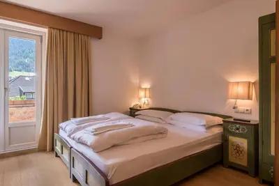 Image de Maison de vacances 'Dolomiti Rondula' avec vue sur la montagne, piscine partagée et Wi-Fi
