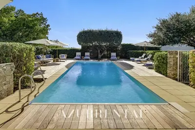 Image de Merveilleuse propriété décorée avec un énorme charme, vue mer pas loin de Gigaro