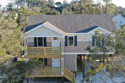 Image de Palmetto Place - 3 Bdr House - Beach style and just steps from the sound!