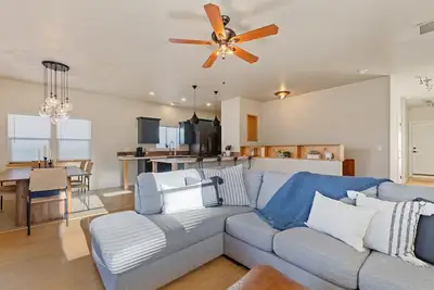 Image de Large Private Home in Jerome, Az w/ Full Kitchen