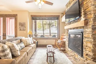 Image de Condo in Quiet Location w/ Gorgeous Views from Private Patio, Shuttle Nearby!