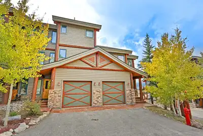 Image de Dog-Friendly, Mountain View Townhome w/ Private Hot Tub, Fireplace & Laundry