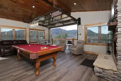 Image de Moonlit Lodge - Hot Tub, Modern Vibes & Firepit