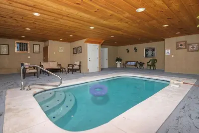Image de Splash 'N Sunrise Theatre - Private Pool with hot tub, theater, pool table, and views!