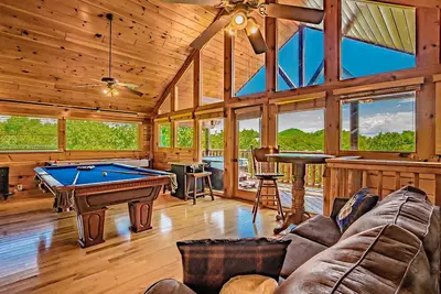 Image de Fireside nights and hot tub soaks at this pet-friendly cabin! - Angel's Choice