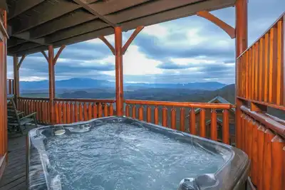 Image de Viewtopia - Gaze at Mountains, Soak in the Hot Tub & Play in Loaded Game Room