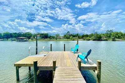 Image de Coastal Cottage on the Water with Dock