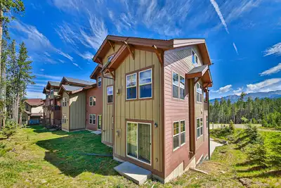 Image de Convenient Mountain Condo w/Free WiFi, Mtn Views, Private Washer/Dryer, & Cable