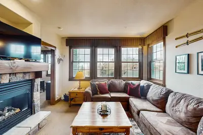 Image de Amazing home close to Granby Ranch with shared hot tub, pool, & WiFi