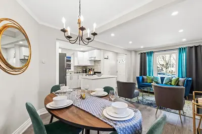 Image de Luxury House Midtown Toronto 4br/2ba