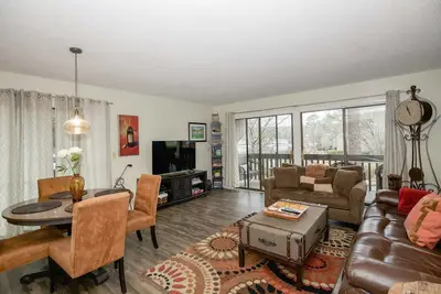 Image de 136 Lakeview - 2 bed/2 bath condo with access to the community pool!