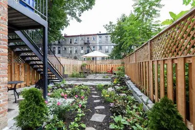 Image de Garden Apartment with Home Theater