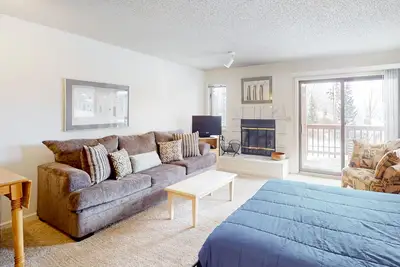 Image de Simple & Lovely Studio with Wood Fireplace, WiFi & Mountain View Balcony