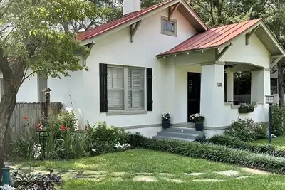 Image de Charming downtown Aiken cottage close to restaurants and equestrian events!