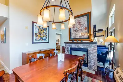 Image de Beautiful home in complex w/ski-in/ski-out access + shared pool & hot tub/WiFi