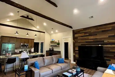 Image de Newly opened 3 Bdrm Silver Creek Loft- Luxury in Historic Farm Barn Setting