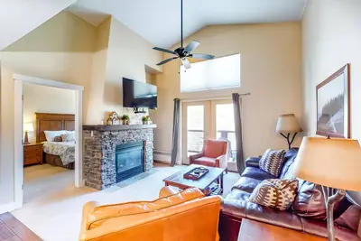 Image de Ski-in/out condo w/ slope side view w/ hot tub and pool access - steps to lifts