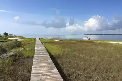 Image de Family-Friendly Private Waterfront Getaway!