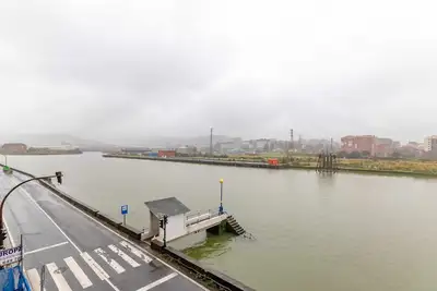 Image de Appartement vue frontale Ría Bilbao près du métro