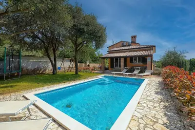 Image de Maison de vacances avec piscine privée pour 8 personnes env. 130 qmà Medulin, Istrie (Côte sud de l'Istrie)