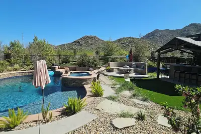 Image de Five-bedroom vacation home located eight minutes from the Menifee Lakes Golf.