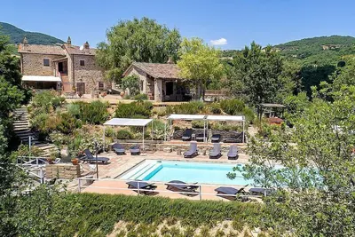 Image de Villa Cenobio G: A characteristic and welcoming two-story apartment that is part of an ancient country house made of stone, with Free Wi-Fi.