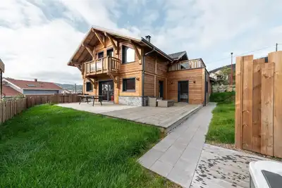 Image de Chalet neuf avec sauna, Jacuzzi, terrain pétanque, Chalet de la Trinité