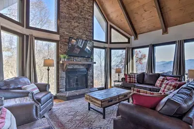 6 Br Retreat - Amazing views over the Smoky Mountains w/ Fast Internet
