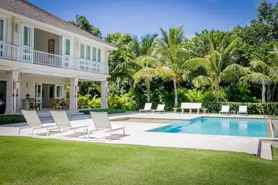 Image de Hacienda A21 - Cinq Chambres Villa, Couchages 12