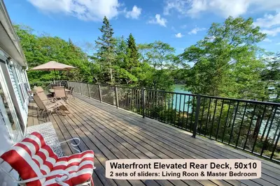 Image de Waterfront Home with Expansive 50-Foot Deck and Stunning Ocean Views