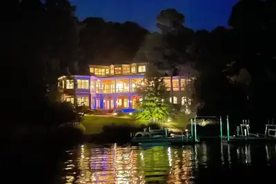 Image de Luxury Waterfront Estate\n\nPRIME Summer Dates Now Discounted Due To Cancellation!