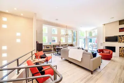 Image de Sunny, gorgeous contemporary home, close to downtown Ketchum.