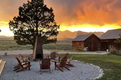 Image de \"Historic Riverfront Estate—5 min to Salida, 20 to Monarch, Raft In\/Out Beach! \"