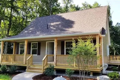 Image de Beautiful Summer Vacation House Close to Lake, In the Heart of Downtown