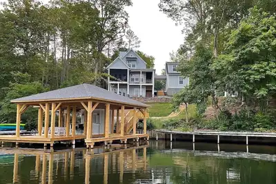 Image de 💥Incredible Sunset Views💥New Build💥Large Boathouse! 💥Kayaks & More Included! !
