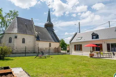 Image de Gîte cosy avec jardin, proche Amiens et Beauvais, équipé pour télétravail et famille.